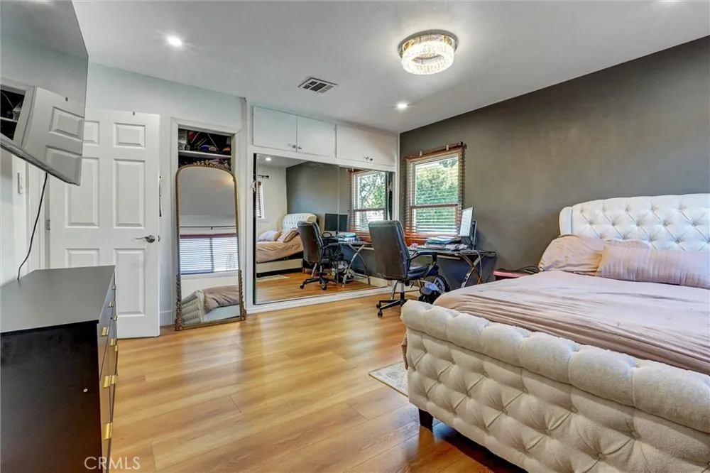 20355 Mobile Winnetka, CA 91306