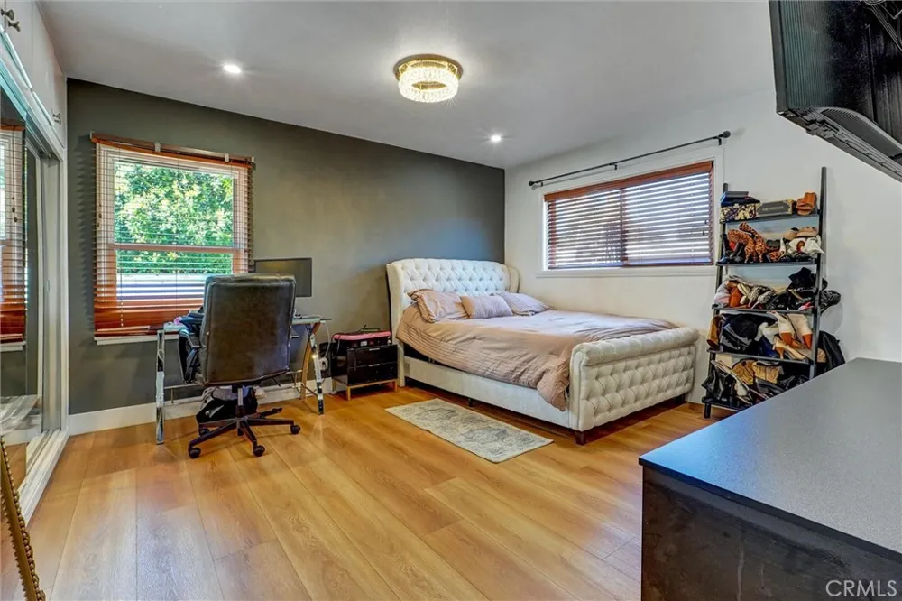 20355 Mobile Winnetka, CA 91306