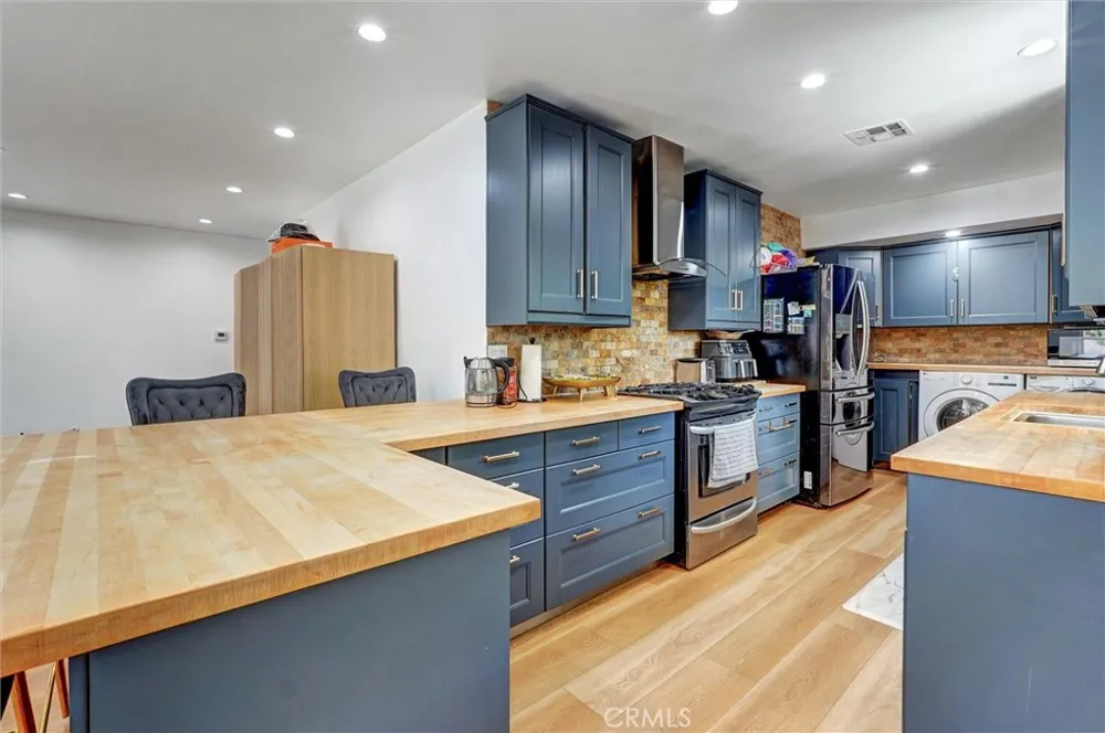 20355 Mobile Winnetka, CA 91306