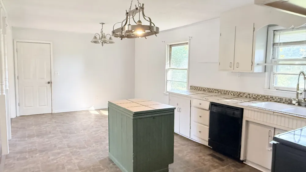 365 Stacy Rd Manchester, TN 37355