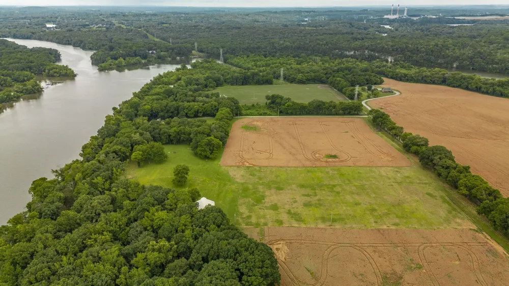 1113 E Robertson Rd Castalian Springs, TN 37031