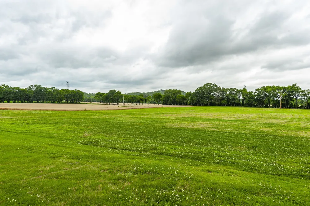 1113 E Robertson Rd Castalian Springs, TN 37031
