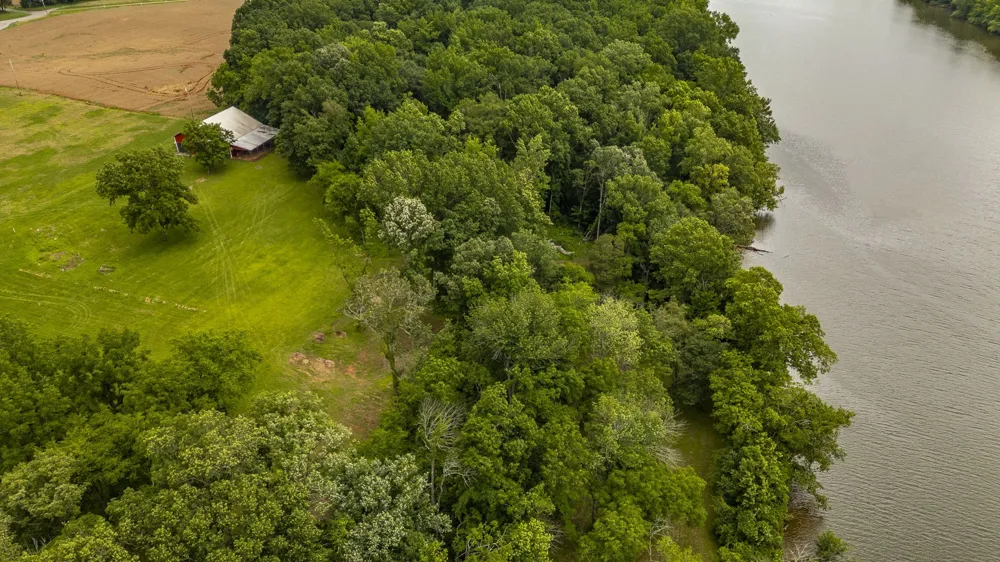1113 E Robertson Rd Castalian Springs, TN 37031