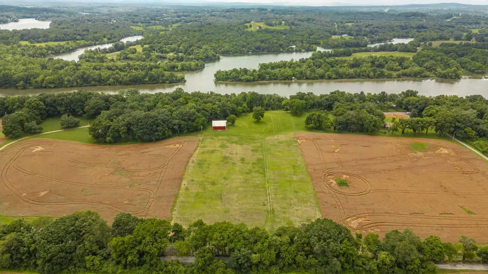 1113 E Robertson Rd Castalian Springs, TN 37031