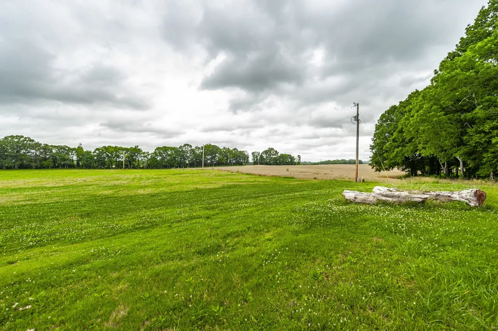 1113 E Robertson Rd Castalian Springs, TN 37031