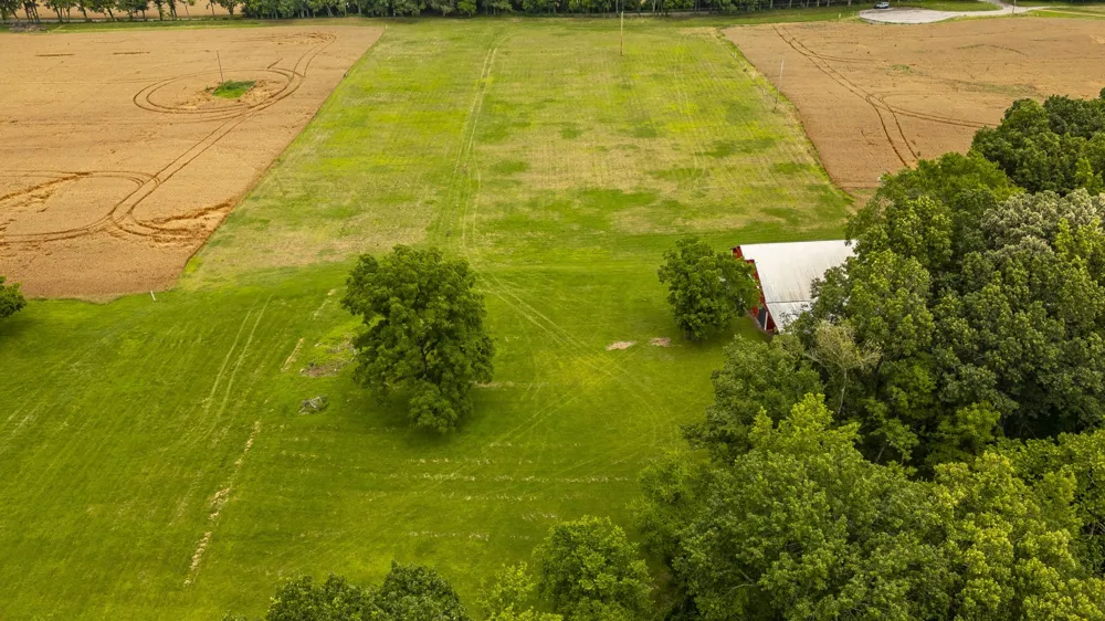 1113 E Robertson Rd Castalian Springs, TN 37031
