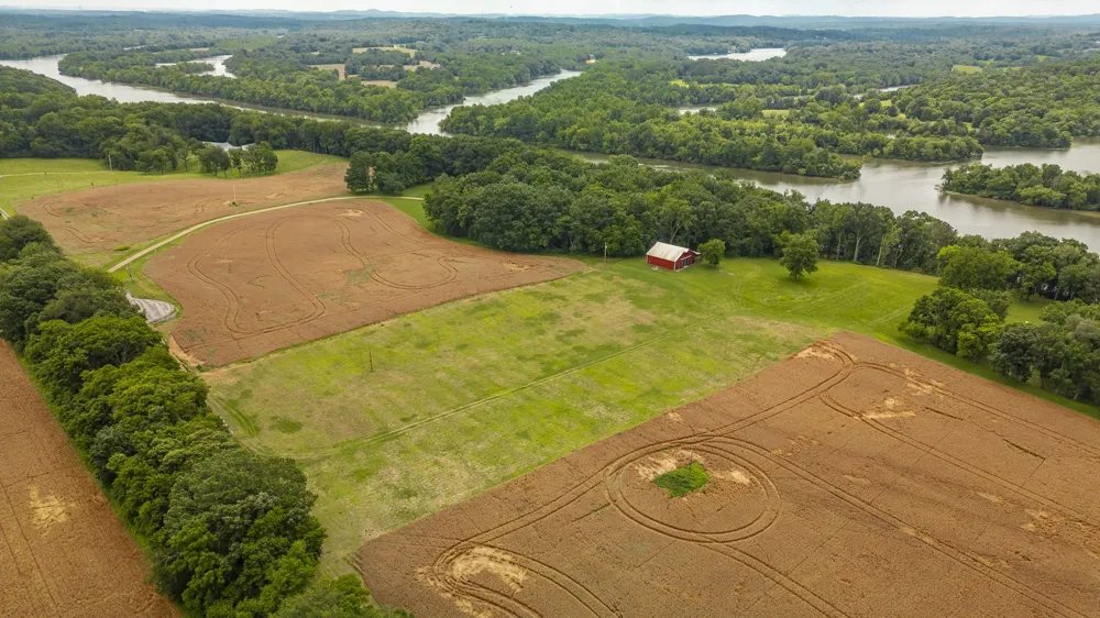 1113 E Robertson Rd Castalian Springs, TN 37031