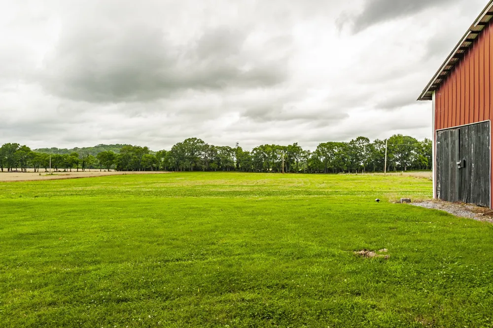 1113 E Robertson Rd Castalian Springs, TN 37031