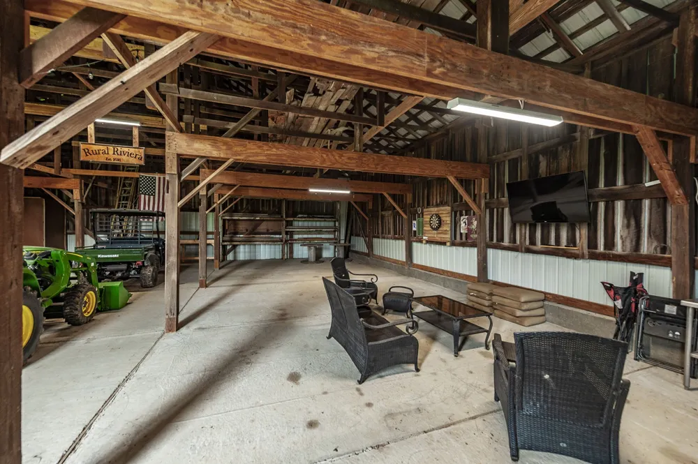 1113 E Robertson Rd Castalian Springs, TN 37031