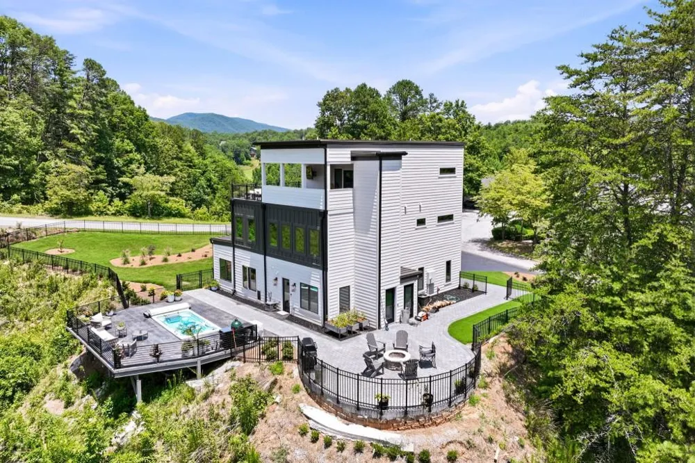84 Schwarzwald Strasse Helen, GA 30545