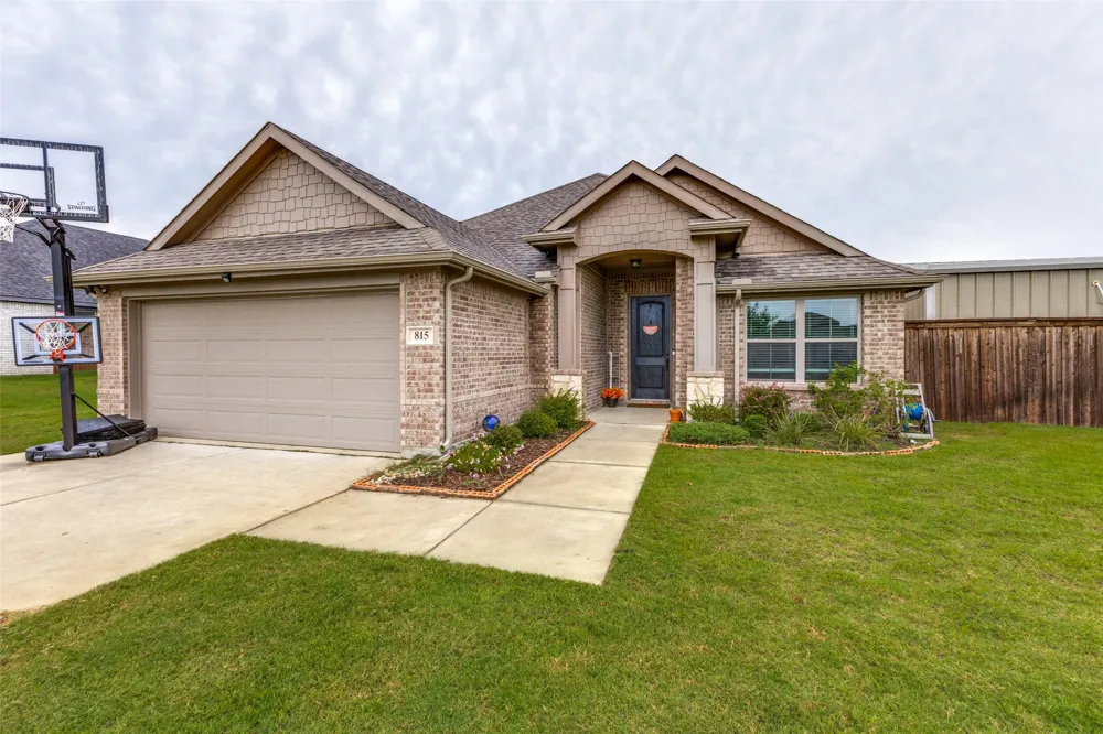 815 Wolf Springs Road Ferris, TX 75125