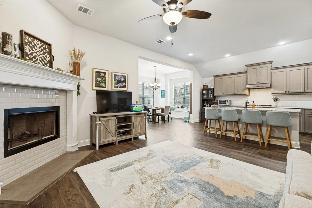815 Wolf Springs Road Ferris, TX 75125