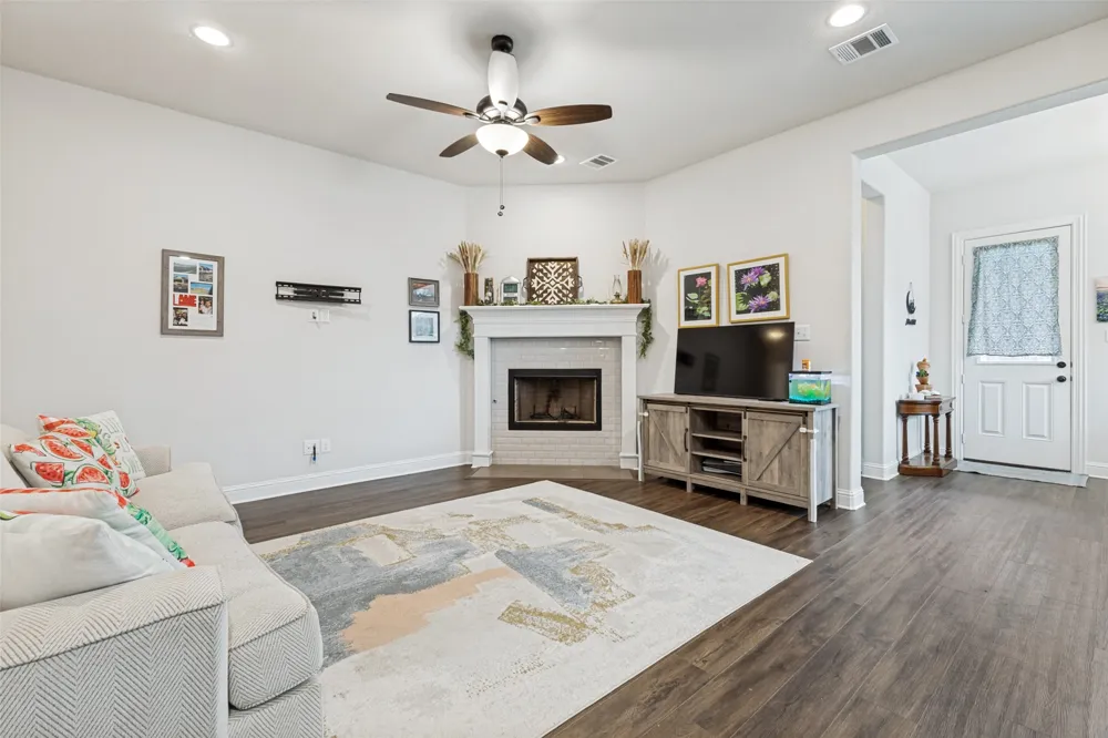 815 Wolf Springs Road Ferris, TX 75125