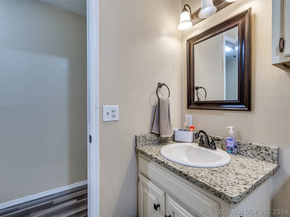 1201 Guinn Lane Bartlesville, OK 74006