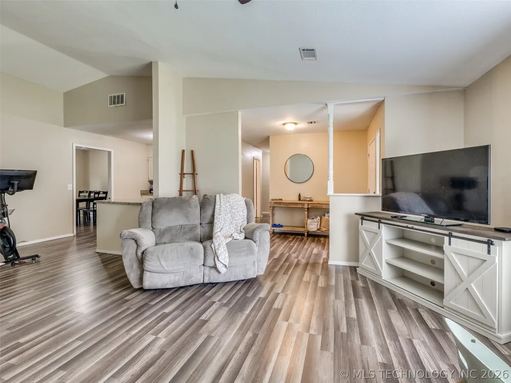 1201 Guinn Lane Bartlesville, OK 74006