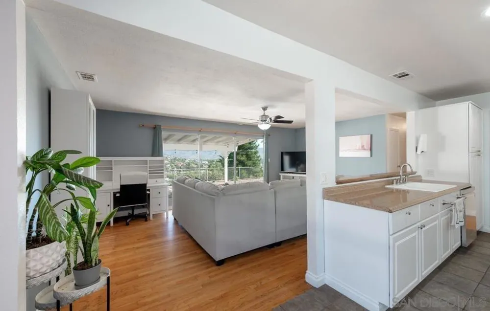 1411 Cornwall Spring Valley, CA 91977