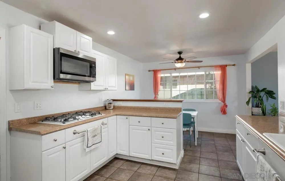 1411 Cornwall Spring Valley, CA 91977