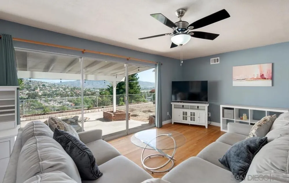 1411 Cornwall Spring Valley, CA 91977