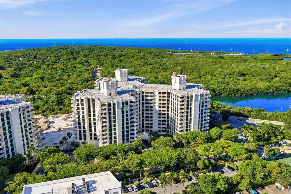 1121 Crandon Blvd #E1205 Key Biscayne, FL 33149