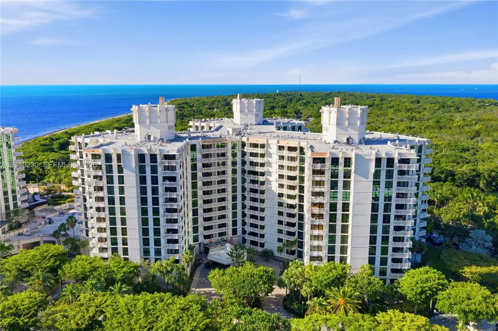 1121 Crandon Blvd #E1205 Key Biscayne, FL 33149
