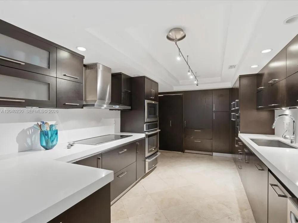 1121 Crandon Blvd #E1205 Key Biscayne, FL 33149