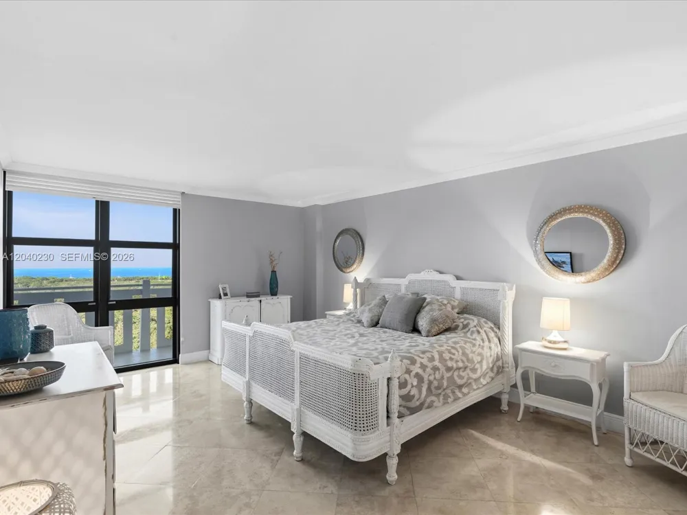 1121 Crandon Blvd #E1205 Key Biscayne, FL 33149