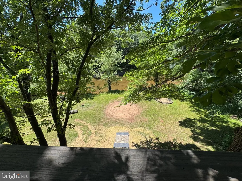 19955 YOUNGS CLIFF ROAD Sterling, VA 20165