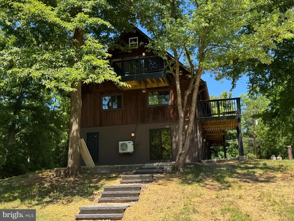 19955 YOUNGS CLIFF ROAD Sterling, VA 20165
