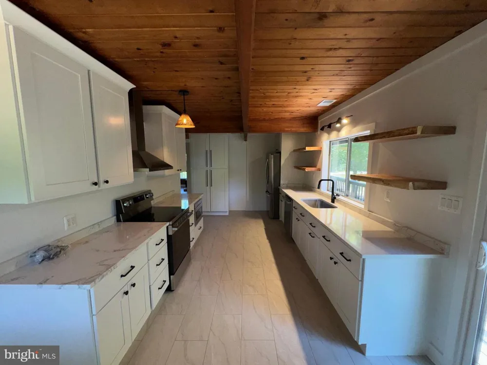 19955 YOUNGS CLIFF ROAD Sterling, VA 20165
