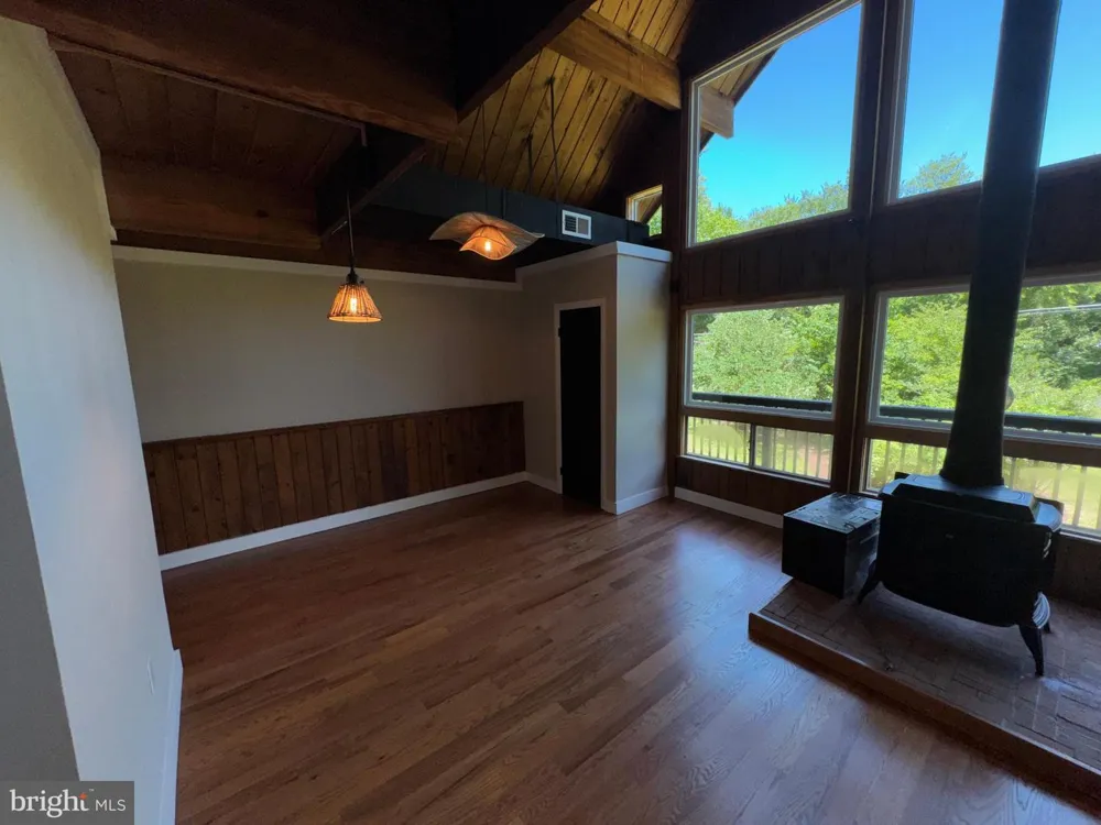 19955 YOUNGS CLIFF ROAD Sterling, VA 20165