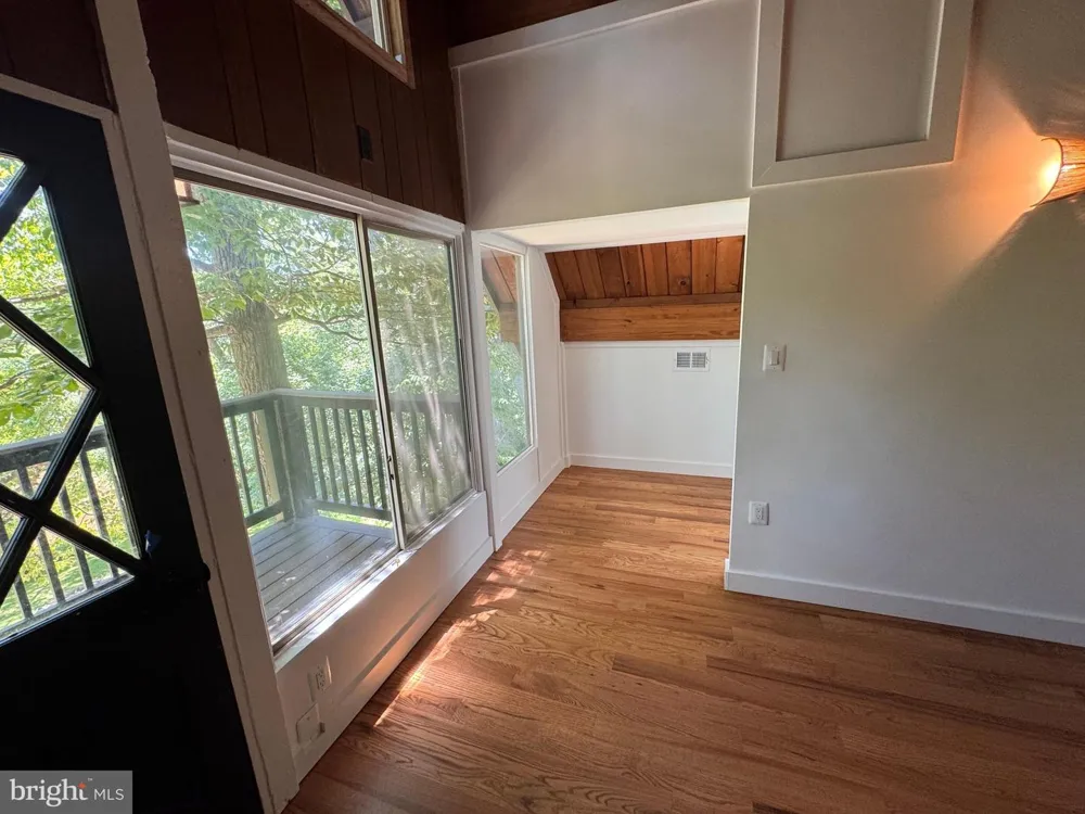 19955 YOUNGS CLIFF ROAD Sterling, VA 20165