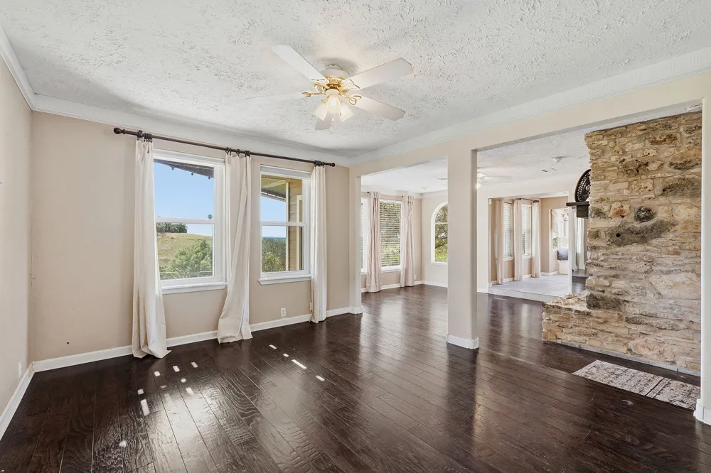 3230 W Fitzhugh Road Dripping Springs, TX 78620