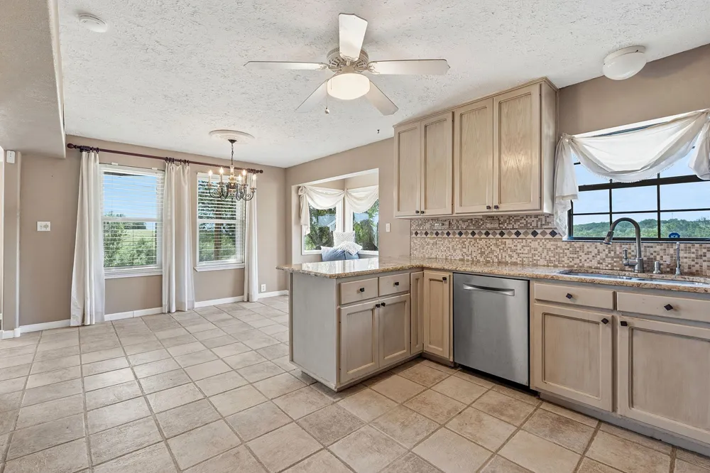 3230 W Fitzhugh Road Dripping Springs, TX 78620