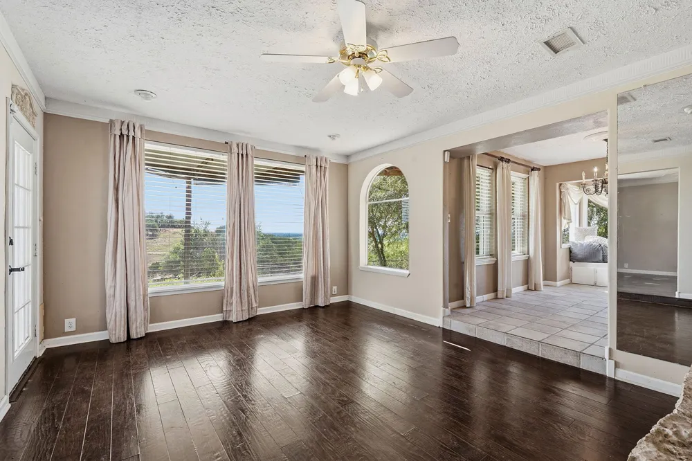 3230 W Fitzhugh Road Dripping Springs, TX 78620