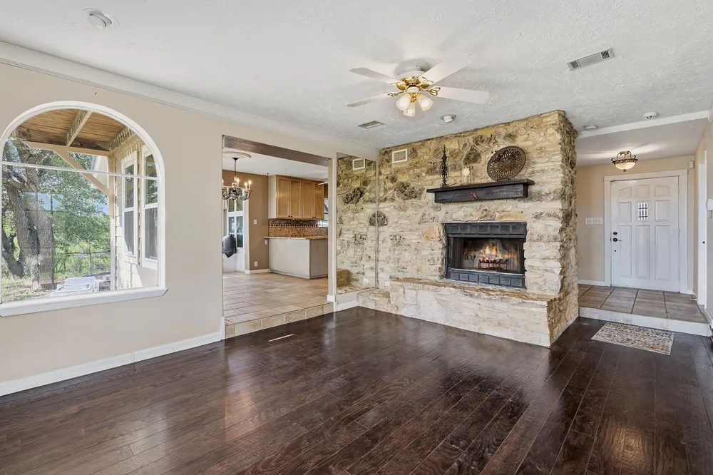 3230 W Fitzhugh Road Dripping Springs, TX 78620
