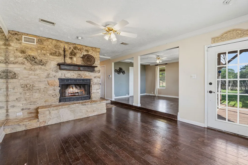 3230 W Fitzhugh Road Dripping Springs, TX 78620