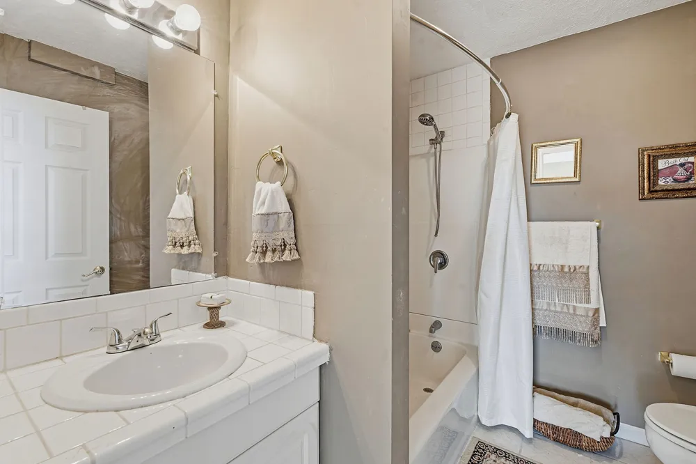 3230 W Fitzhugh Road Dripping Springs, TX 78620