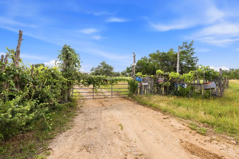 3230 W Fitzhugh Road Dripping Springs, TX 78620