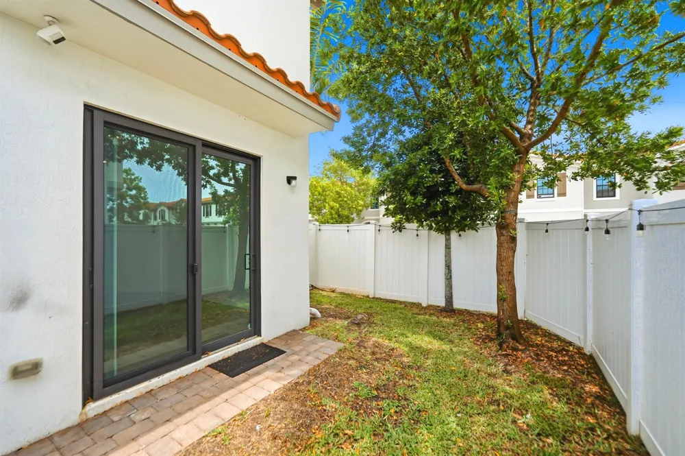 1009 Sweet Briar Lane Riviera Beach, FL 33410