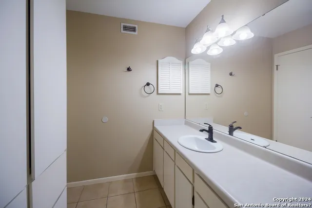 1101 PARKVIEW DR #B15 Canyon Lake, TX 78133