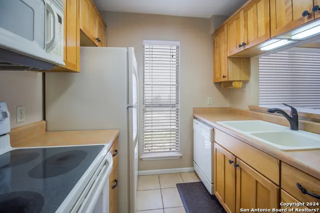 1101 PARKVIEW DR #B15 Canyon Lake, TX 78133