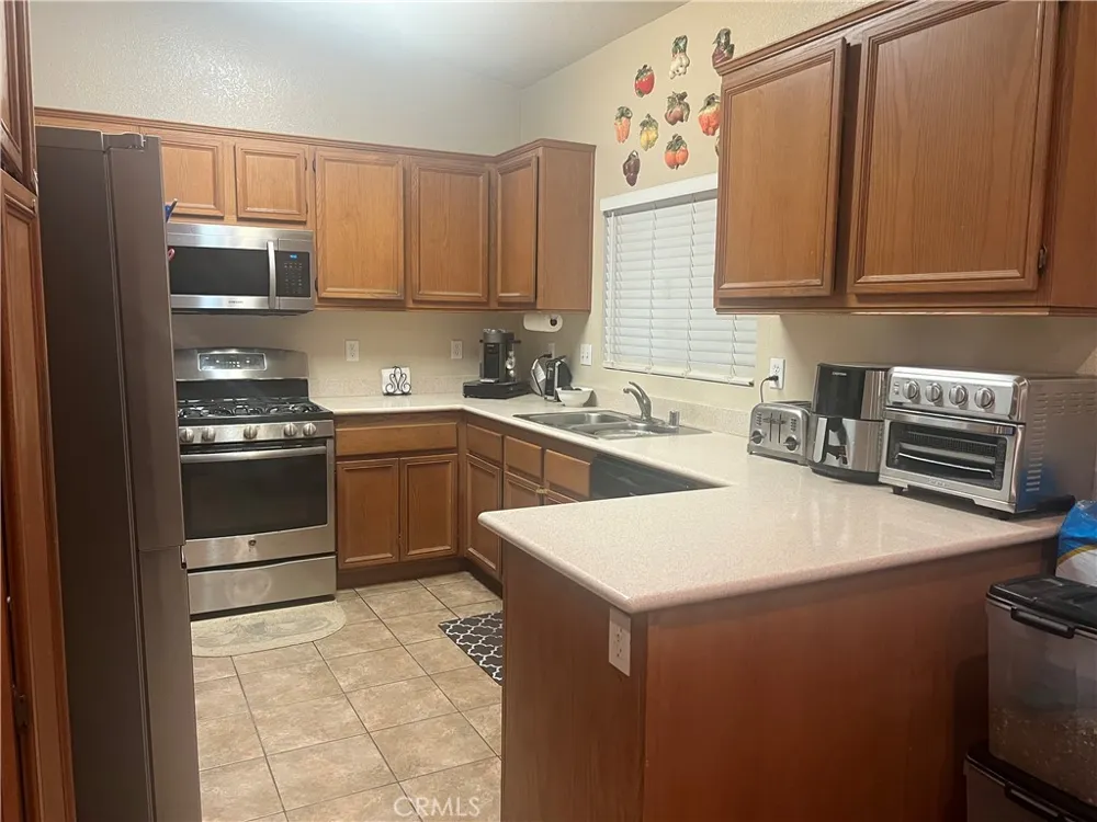 15993 CARMELIA DRIVE Victorville, CA 92394