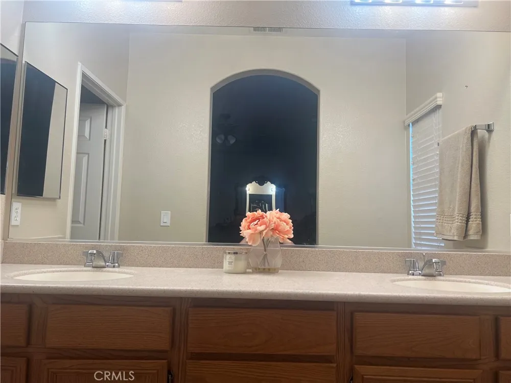 15993 CARMELIA DRIVE Victorville, CA 92394