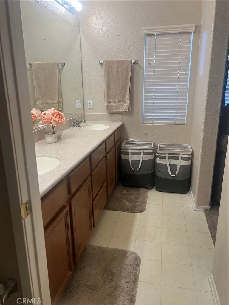 15993 CARMELIA DRIVE Victorville, CA 92394