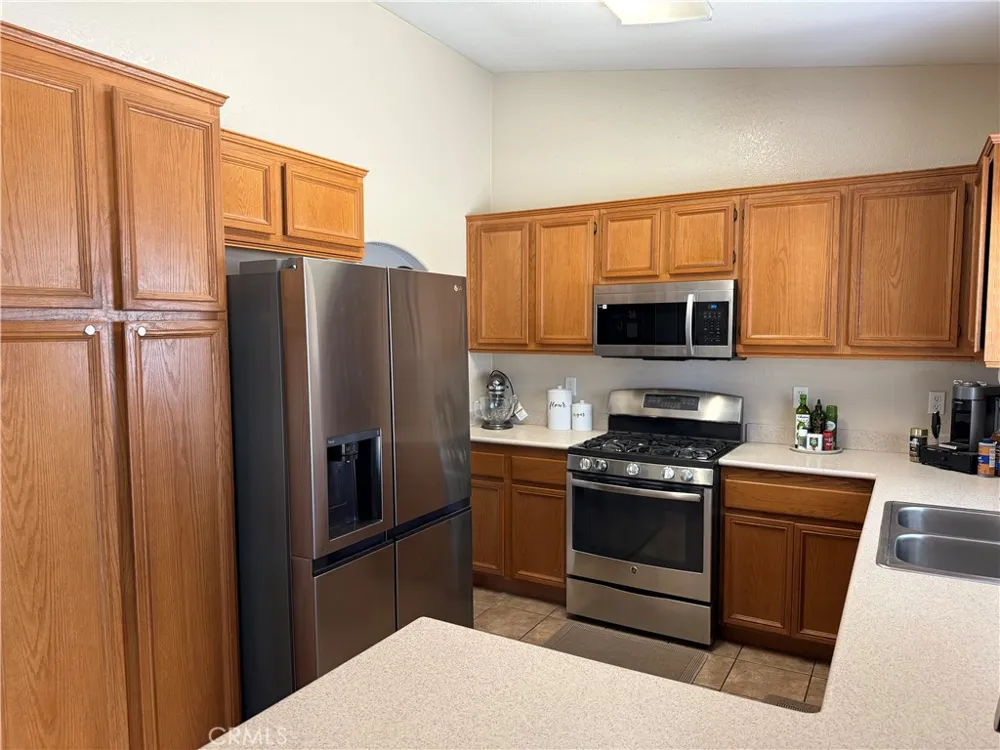 15993 CARMELIA DRIVE Victorville, CA 92394