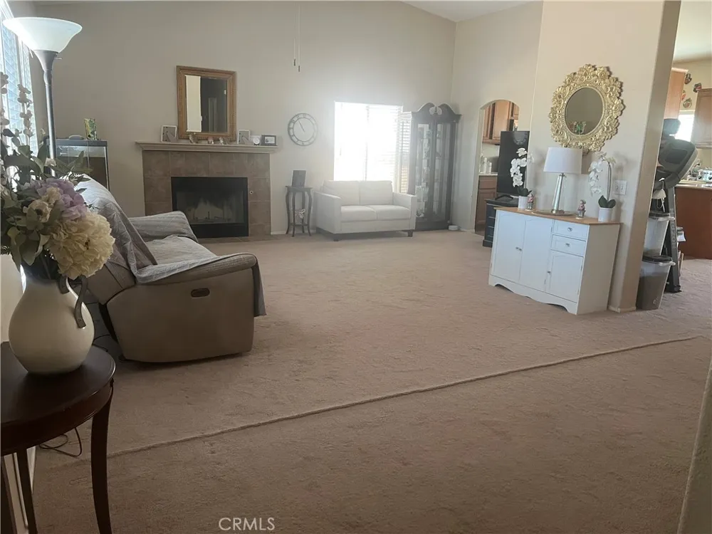 15993 CARMELIA DRIVE Victorville, CA 92394