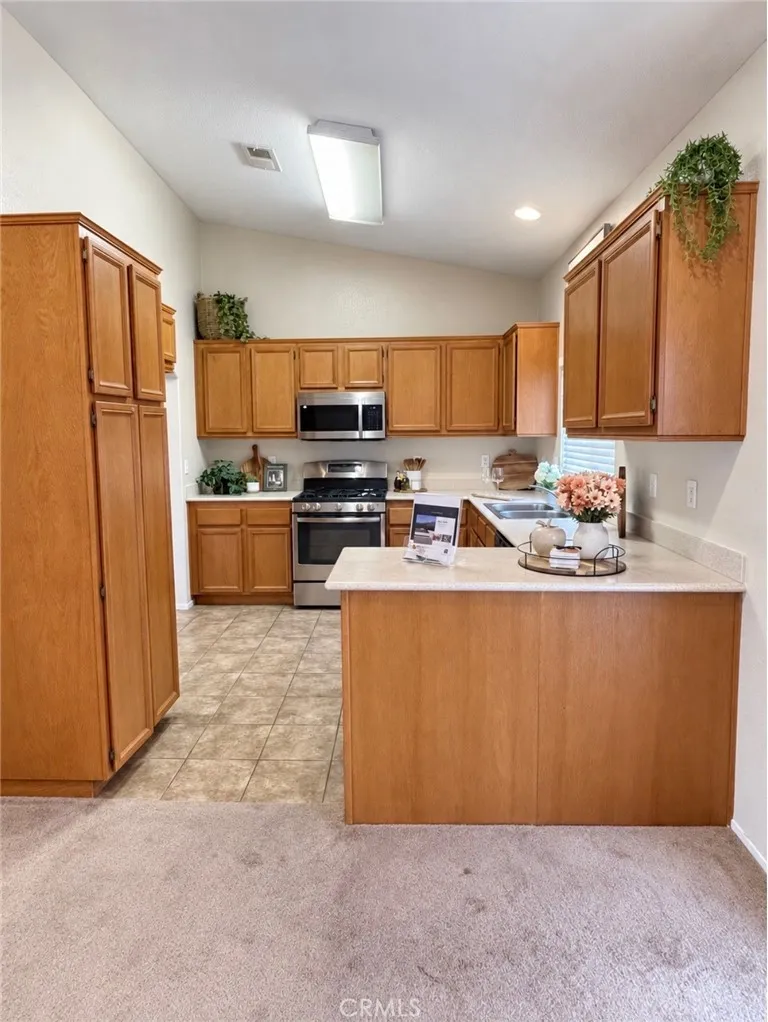 15993 CARMELIA DRIVE Victorville, CA 92394