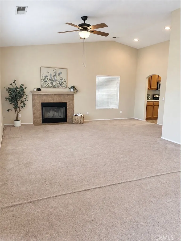 15993 CARMELIA DRIVE Victorville, CA 92394