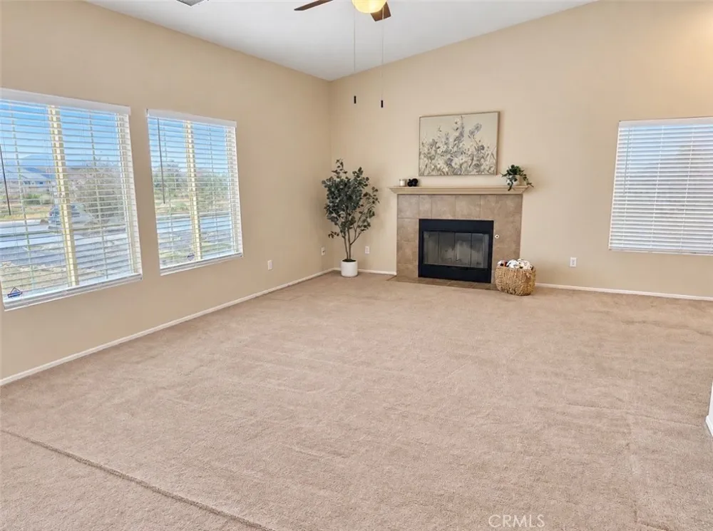 15993 CARMELIA DRIVE Victorville, CA 92394