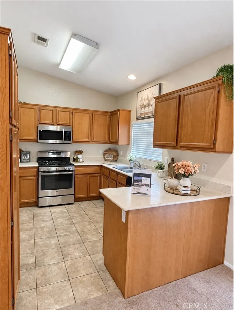 15993 CARMELIA DRIVE Victorville, CA 92394